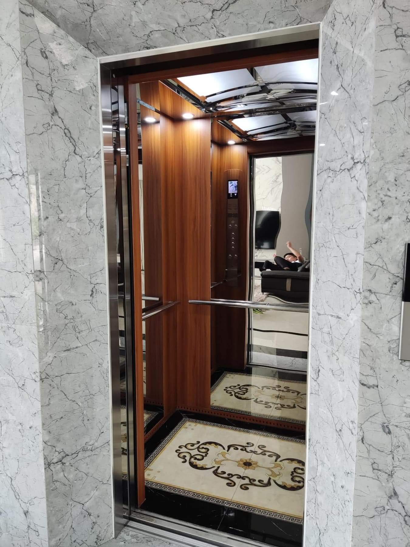 Cho thuê nhà hai mặt tiền,mới, 100m2_ 5T; vỉa hè, Nguyễn Khánh Toàn-29 Tr - Ảnh chính